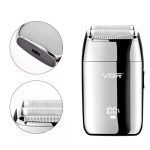 ماشین اصلاح موی صورت وی جی ار مدل V-399، استفاده به صورت خشک و مرطوب، منبع انرژی باتری ، تکنولوژی اصلاح به صورت فویلی، مدت زمان شارژ 180 دقیقه و مدت زمان استفاده پس از شارژ 200 دقیقه، به همراه برس تمیزکننده، جنس تیغه از تیتانیوم
