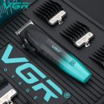 ماشین اصلاح موی سر و صورت وی جی آر مدل V-003، دارای صفحه نمایشگر، منبع انرژی باتری قابل شارژ، جنس تیغه سرامیک، مدت زمان شارژ 180 دقیقه و مدت زمان استفاده پس از شارژ 250 دقیقه