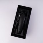 ماشین اصلاح موی سر و صورت تریمر کیمی مدل KM-2296، با طراحی ارگونومیک، دارای چراغ نشانگر شارژ، منبع انرژی باتری قابل شارژ، اندازه اصلاح 0.2 تا 2 میلی‌متر، جنس تیغه کربن استیل، مدت زمان شارژ 210 دقیقه و مدت زمان استفاده پس از شارژ 350 دقیقه