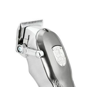 ماشین اصلاح موی سر و صورت تریمر وی جی آر مدل V-276، با طراحی ارگونومیک، دارای نمایشگر LED، منبع انرژی باتری قابل شارژ، اندازه اصلاح 0.8 تا 12 میلی‌متر، جنس تیغه استیل ضد زنگ، مدت زمان شارژ 180 دقیقه و مدت زمان استفاده پس از شارژ 250 دقیقه