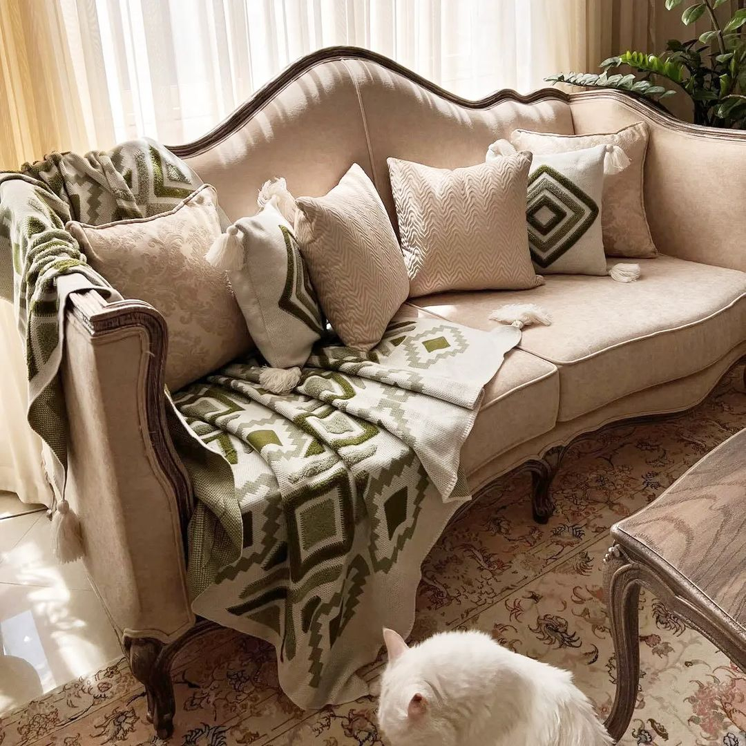شال مبل و تخت مدل پانچدوزی سایز 142×175 سانتیمتر شال مبل و تخت مدل پانچدوزی سایز 142×175 سانتیمتر